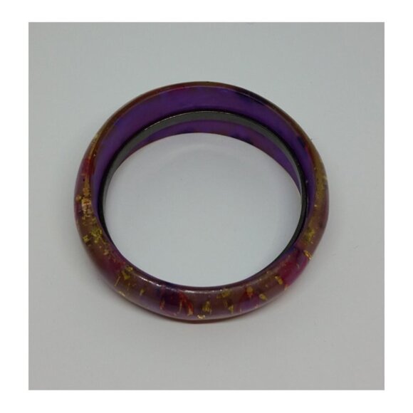 Lucite style purple bangle bracelet with glitter flakes and butterflies - Picture 3 of 3